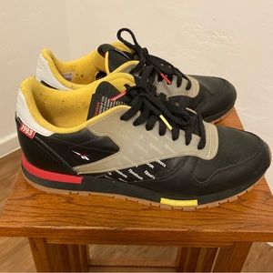 Reebok Classic Leather Altered Men’s Shoe Black Yellow Size 10